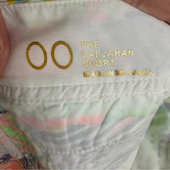 Lilly Pulitzer The Callahan Short sits low Vibrant colors Good Condition size 00 - Picture 4 of 5